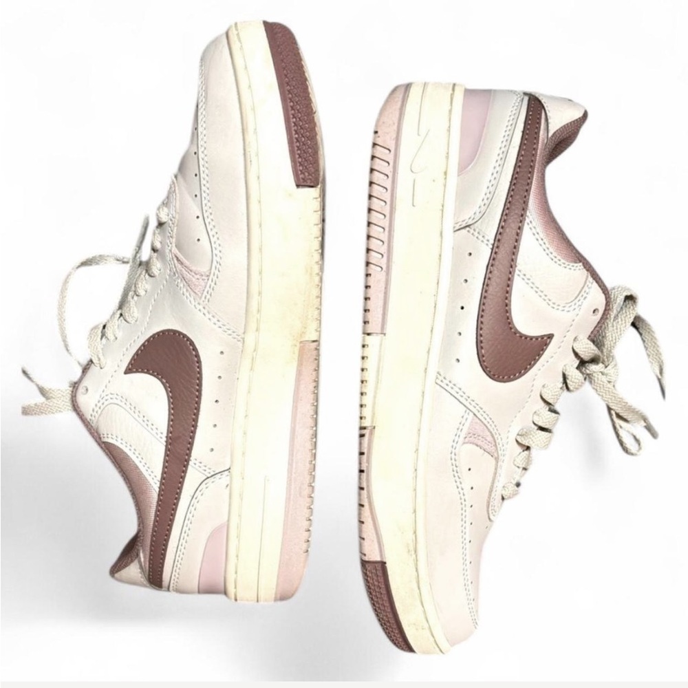 Nike Women’s Gamma Force Light Mauve Sneakers - excellent Condition- Size 8.5